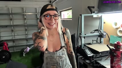 () Tomboy Girlfriend