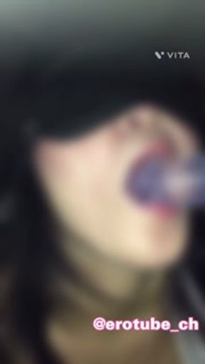 乱交パーティー前のイラマチオ予行演習