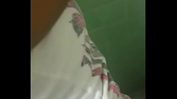 Me cojo en el ba&ntilde_o a mi suegra