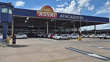 Aconteceu no Supermercado - Pregadora que estava pregando a palavra no supermercado acabou sendo fodida por um cliente, ela caiu em tentação e depois se arrependeu