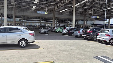 Aconteceu no Supermercado - Pregadora que estava pregando a palavra no supermercado acabou sendo fodida por um cliente, ela caiu em tentação e depois se arrependeu