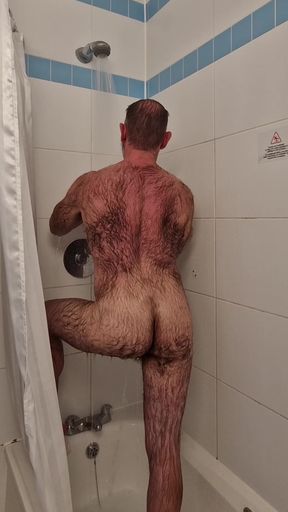 Hairy Muscle Stepdaddy Takes a Shower