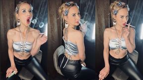 Your Addicted gf smokes va 120 Menthol in Leather & silk