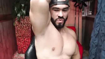 Muscular hunks and twinks show off sweaty armpits on cam