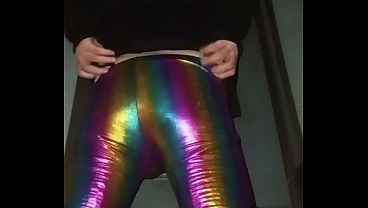 Con mis juguetes en un policlean