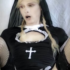 Nun Cums on Sex Machine