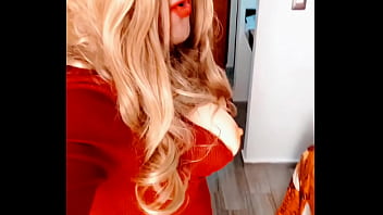 Travesti jugando sola