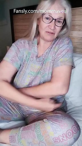 Hot MILF Masturbates After Breaking up with Her Boyfriend!