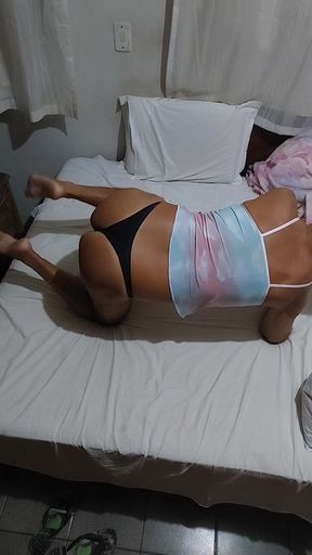 Ladysilva in bed doing live chat showing off her hot ass to her followers