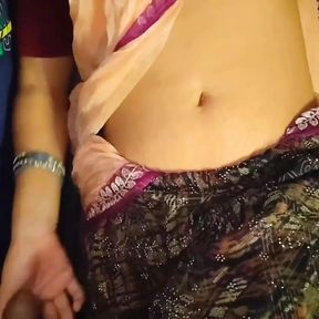 Bhabhi ji ko chod ke liye sukhi gas me le gaya but bhabhi ji scared gayi aur fir - Full HD Video