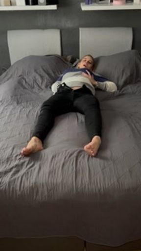 Masturbieren Bett, Clyde erwischt mich dabei. Zittern Zucken stöhnen intensiv Orgasmus ich komme