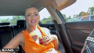 Gorge profonde interraciale – vidéo hardcore d'Elana Bunnz, une PAWG tatouée aux gros seins et piercing, se faisant baiser par une grosse bite BBC