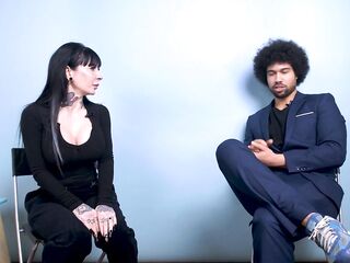 Squirt Vs Void urine! Blind Smack Test Defiance - Joanna Girl and Che Durena