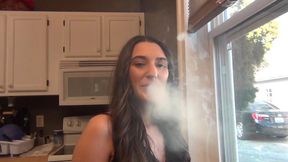 Amiri Smokes And Cleans