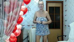 Hot housewife Lukerya puts on black lingerie in the kitchen