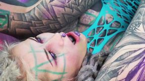 Illuz has a tentacle-style strap-on that they enjoy using on Anuskatzz