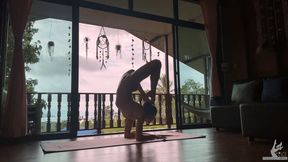Dr Wolfe's Mesmerizing Yoga Practice (720 MP4)