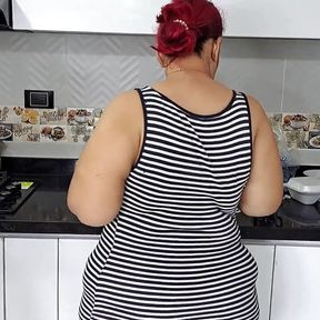 Seducing My Stepmother to Fuck in the Kitchen