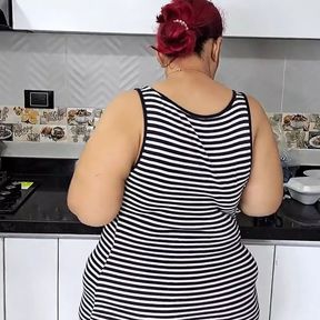 Seducing My Stepmother to Fuck in the Kitchen