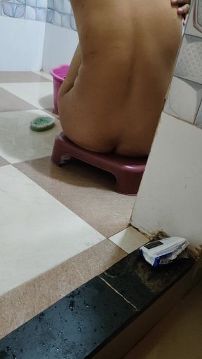 Instead of Drinking Tea at the Neighbour's Bhabhi's House, When She Was Taking a Bath, I Secretly Made a Video