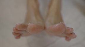 horny milf in tight black latex suit masturbates & fucks her oiled feet solo