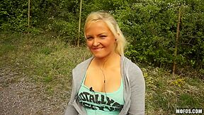 Desirable Blondie Had Sex In The Park