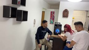 bailando reggaeton con la novia de mi amigo y le froto mi polla en su culo al frente de el ntr netorare