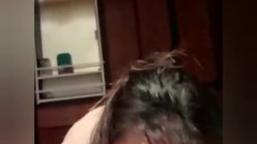 esta jovencita creyo no le doleria una doble penetracion con un platano.