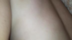 esta jovencita creyo no le doleria una doble penetracion con un platano.