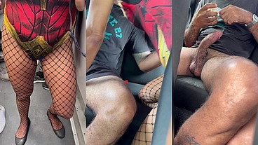 Último dia de carnaval e teve exibicionismo, teve sexo em local público e corninho gozando no meu cu