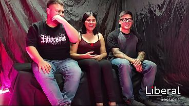 CORNUDO VE COMO SU ESPOSA ES FOLLADA FRENTE A EL