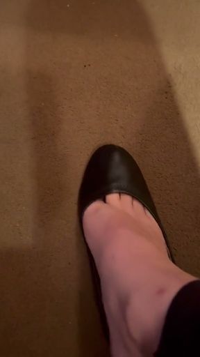 Shoe dangling   Clip 1
