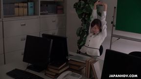 Amateur Asian office worker takes a break for some juicy action