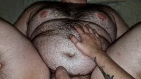 trio de tios peludos y gorditos se maman las pollas y se follan el culo