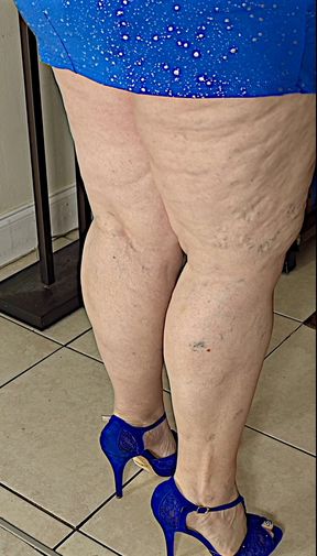 Try not to cum when you see my beautiful legs close up