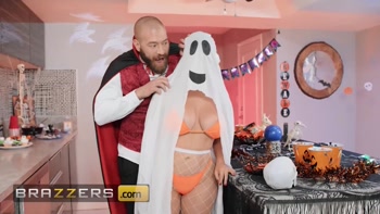Emma Hix & Lasirena69 Share Xander Corvus in a Haunted Halloween Threesome