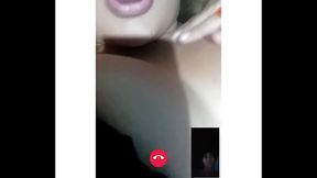 Videollamada hablando con mi comadre mostr&aacute_ndome  su enorme culo y co&ntilde_o