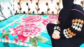 Spoiling fianc� in bed