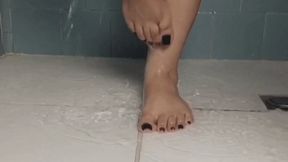 Dolce Amaran showing legs and feet in a shower - SHOWER - BAREFFOT - BLACK NAILS - WET - BATH - BBWQUEEN - CURVY