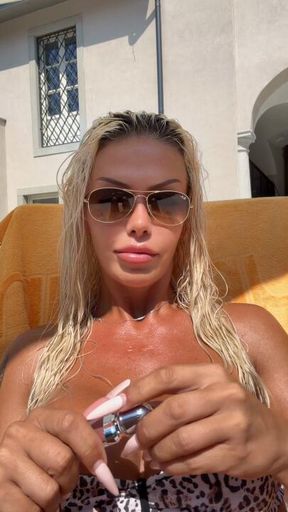 Smoking while tanning