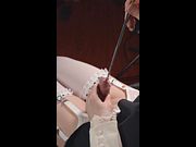 修女使用金属棒抽插尿穴后失禁