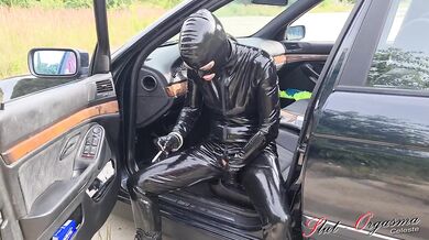 Slut-Orgasma Celeste in black latex public pissing