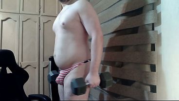 Muscular himbo shows off his patriotism on cam
