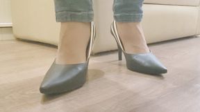 Scarpin with nylon socks