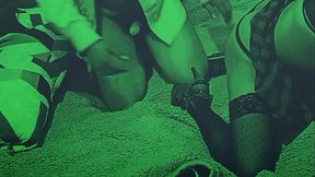 Travesti entregada y obediente, aprendiendo a complacer a su dominante