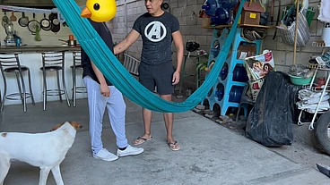 Mi primastro llegó de vacaciones y aproveché para cogermelo a escondidas en la hamaca