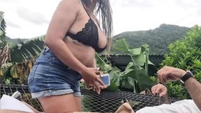 outdoor blowjob on vacation with girlfriend