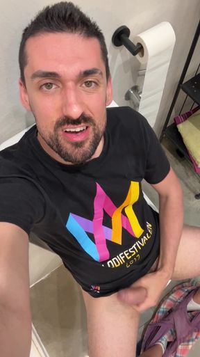 bi guy jerks off in public bathroom