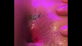 Uma trans gostosa e uma safada peluda fodendo com um gostoso em 60 segundos