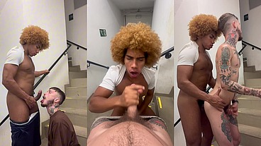 NOVINHO ME VIU NO SHOPPING E QUIS FUDER COMIGO NAS ESCADAS